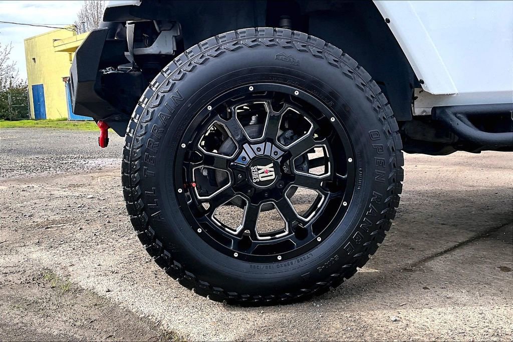 Used 2015 Jeep Wrangler Unlimited Sahara w/ Connectivity Group image 12