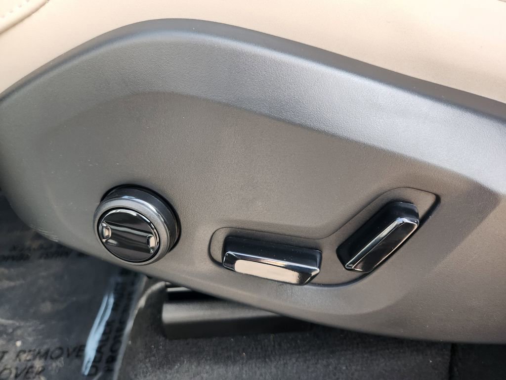 New 2026 Volvo XC60 T8 Plus w/ Protection Package Premier image 13