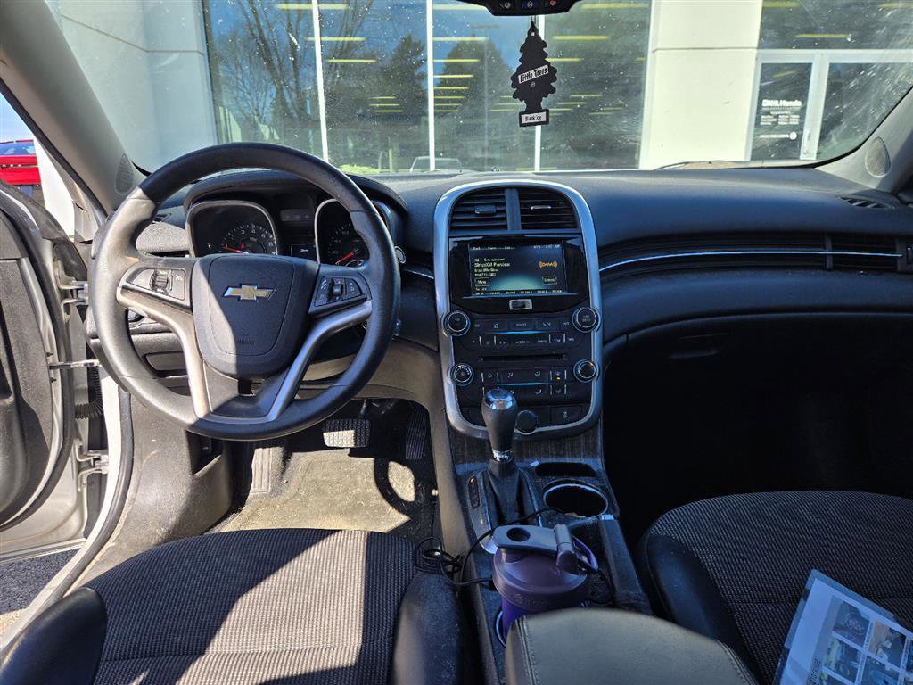 Used 2015 Chevrolet Malibu LT w/ Power Convenience Package FWD image 2