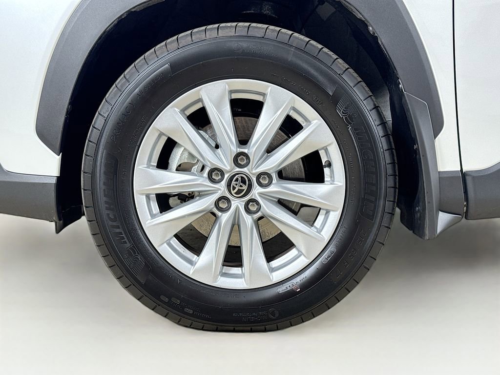 Used 2026 Toyota Corolla Cross LE AWD/4WD image 25