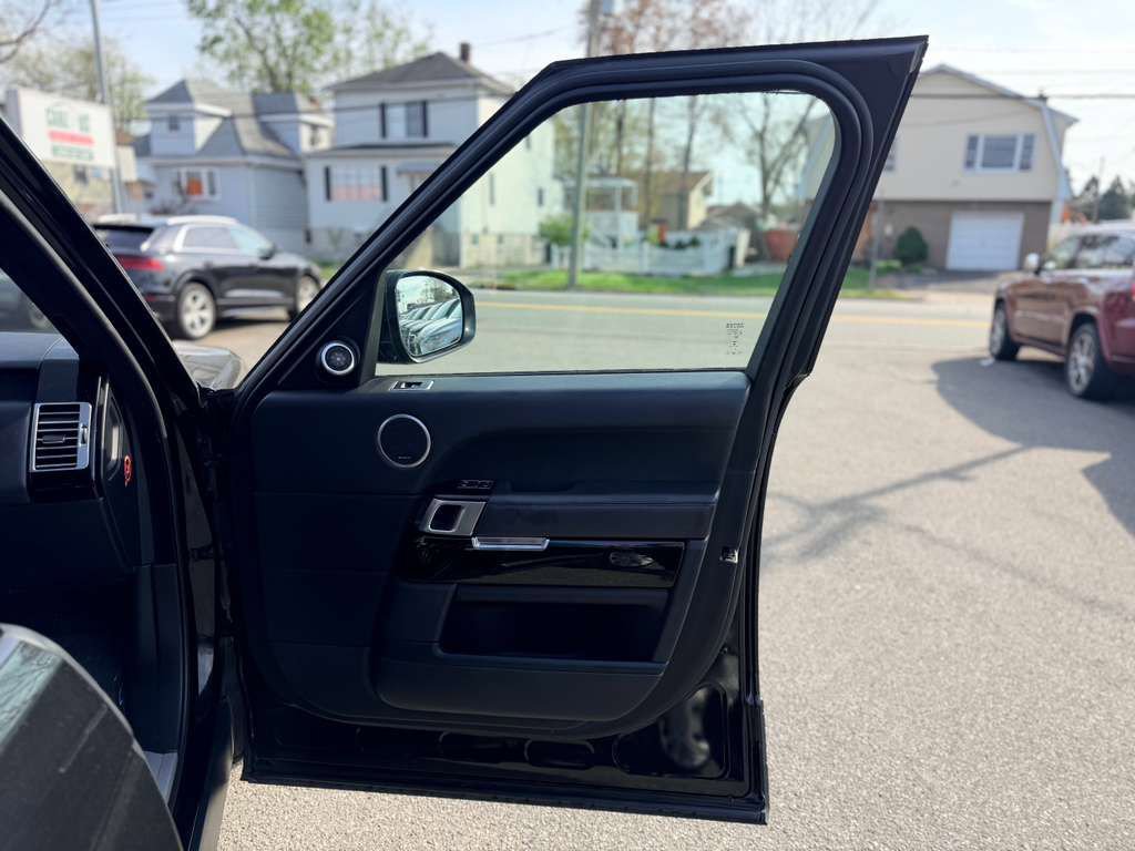 Used 2017 Land Rover Range Rover Supercharged image 30