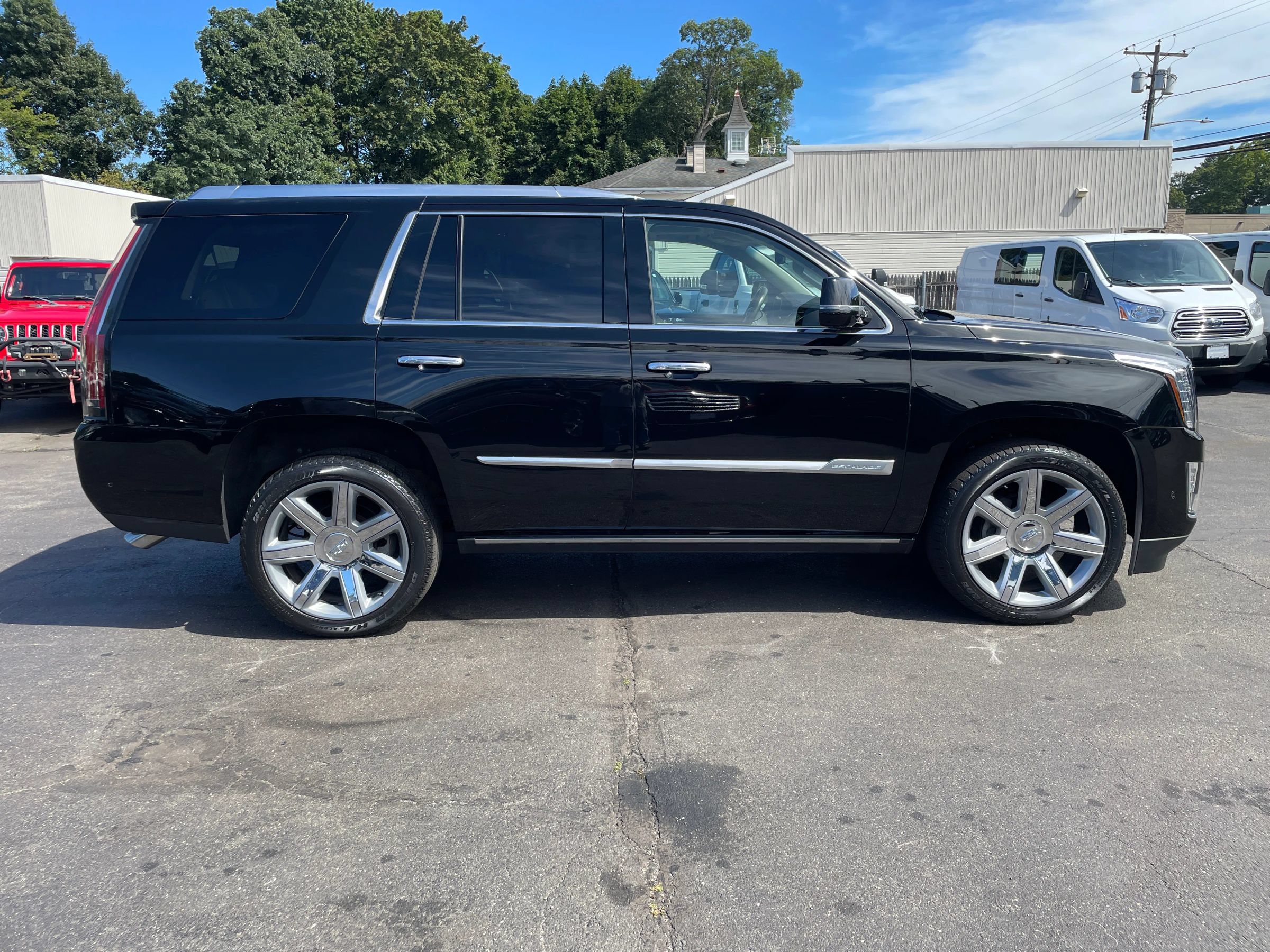 Used 2017 Cadillac Escalade Premium Luxury AWD/4WD image 6