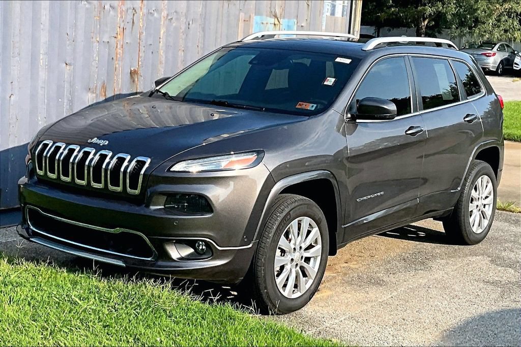 Used 2018 Jeep Cherokee Overland w/ Technology Group AWD/4WD image 3