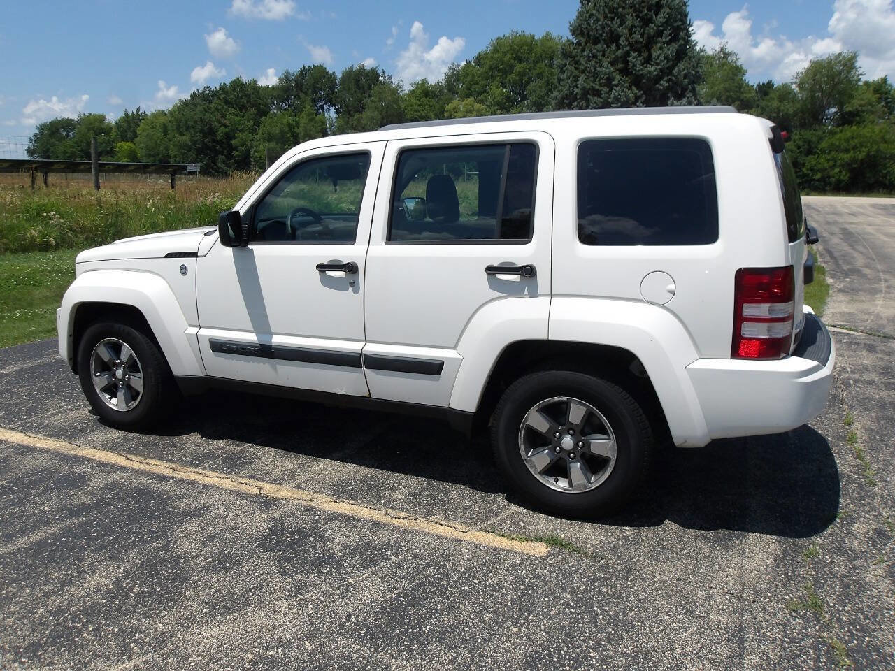 Used 2009 Jeep Liberty Sport image 10