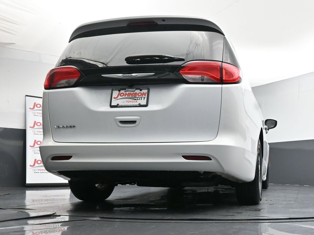 Used 2022 Chrysler Voyager LX image 37