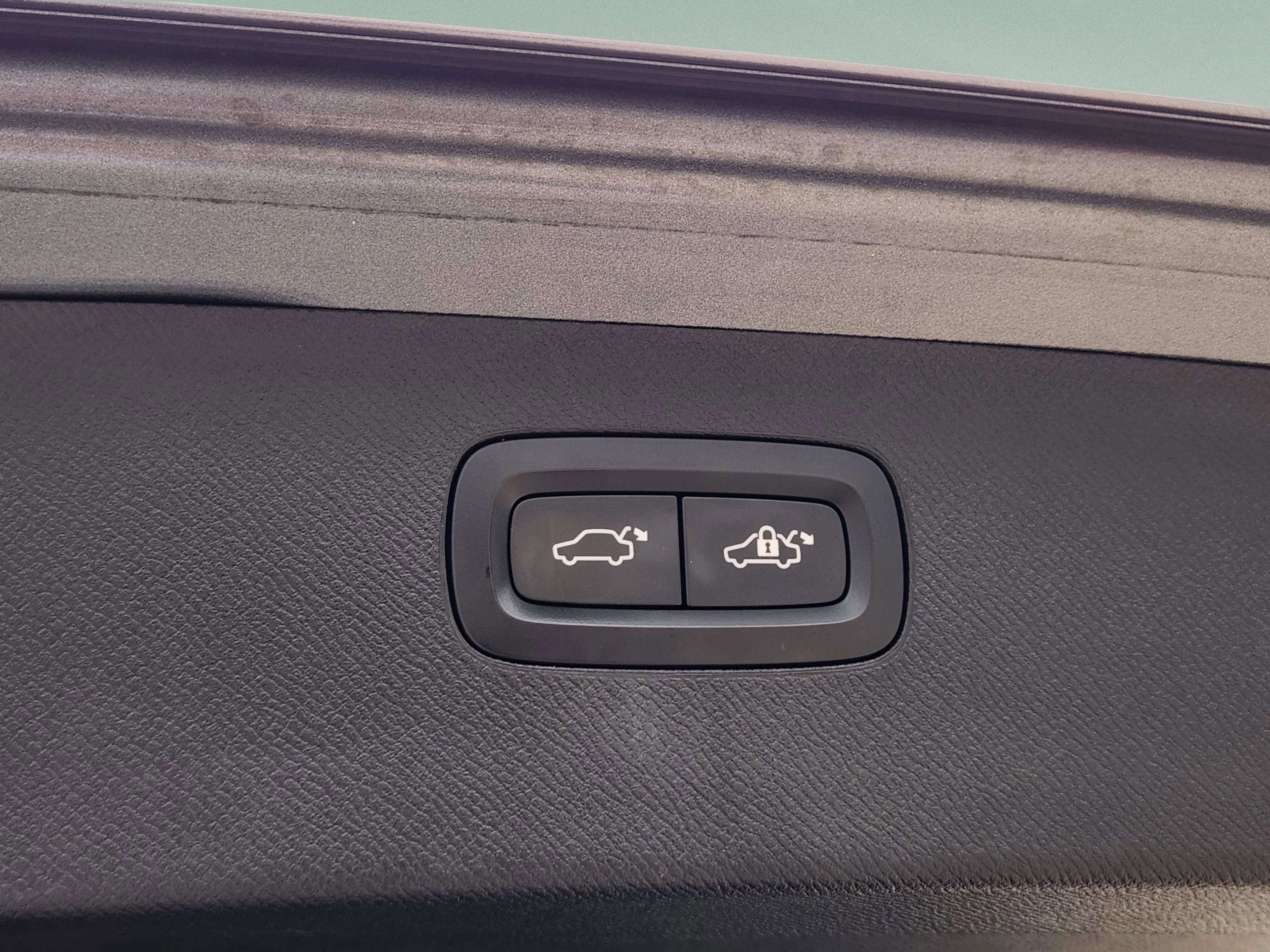 Used 2018 Volvo XC90 T6 Momentum AWD/4WD image 6