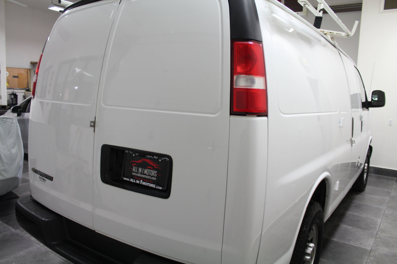 Used 2017 Chevrolet Express 2500 image 7