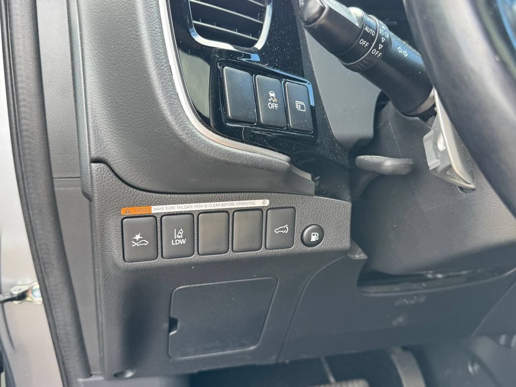 Used 2020 Mitsubishi Outlander 4WD Plug-In Hybrid image 19