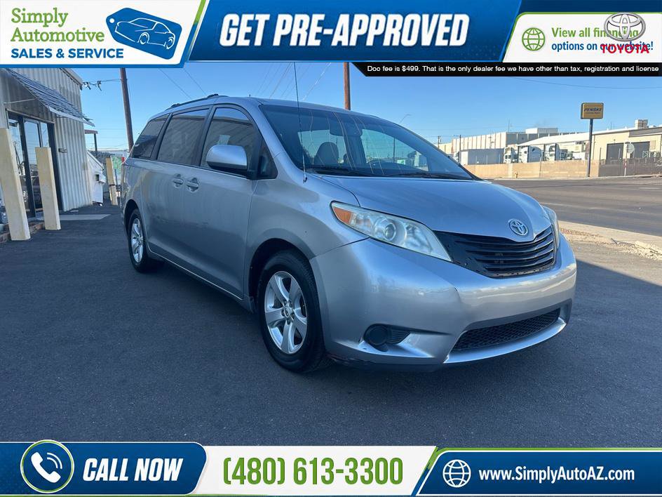 Used 2012 Toyota Sienna LE w/ Towing Pkg FWD image 2