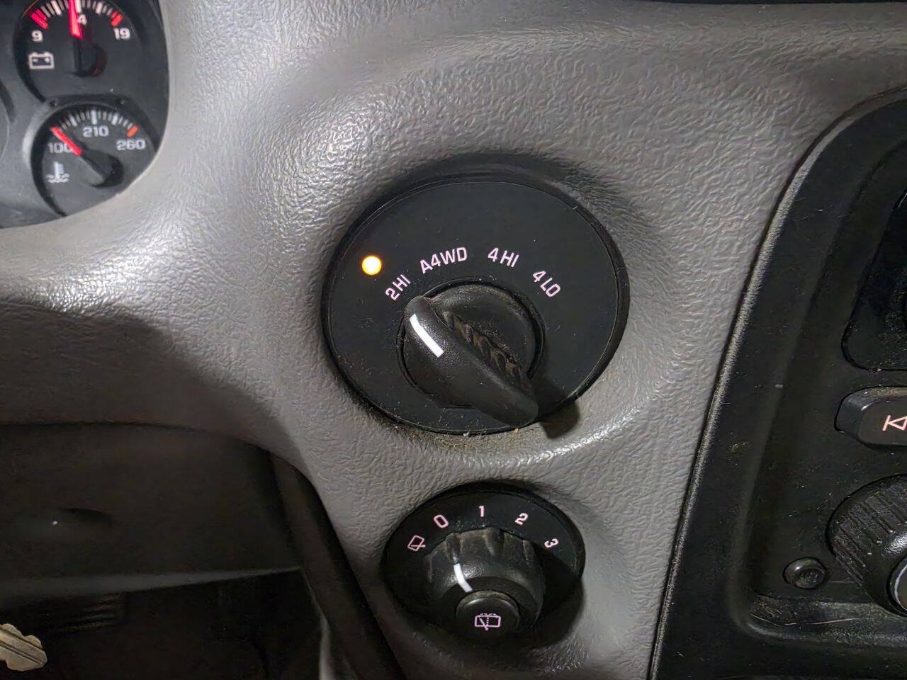 Used 2005 Chevrolet TrailBlazer EXT 4WD w/ LS Preferred Equipment Group image 33