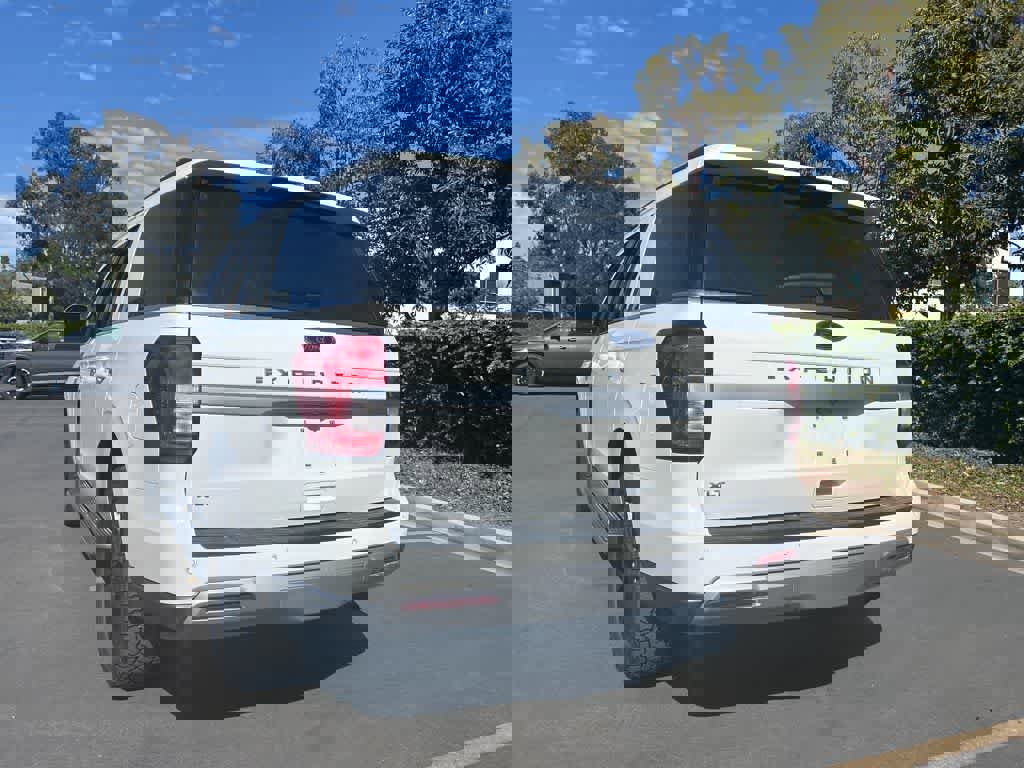 Used 2023 Ford Expedition XLT AWD/4WD image 4