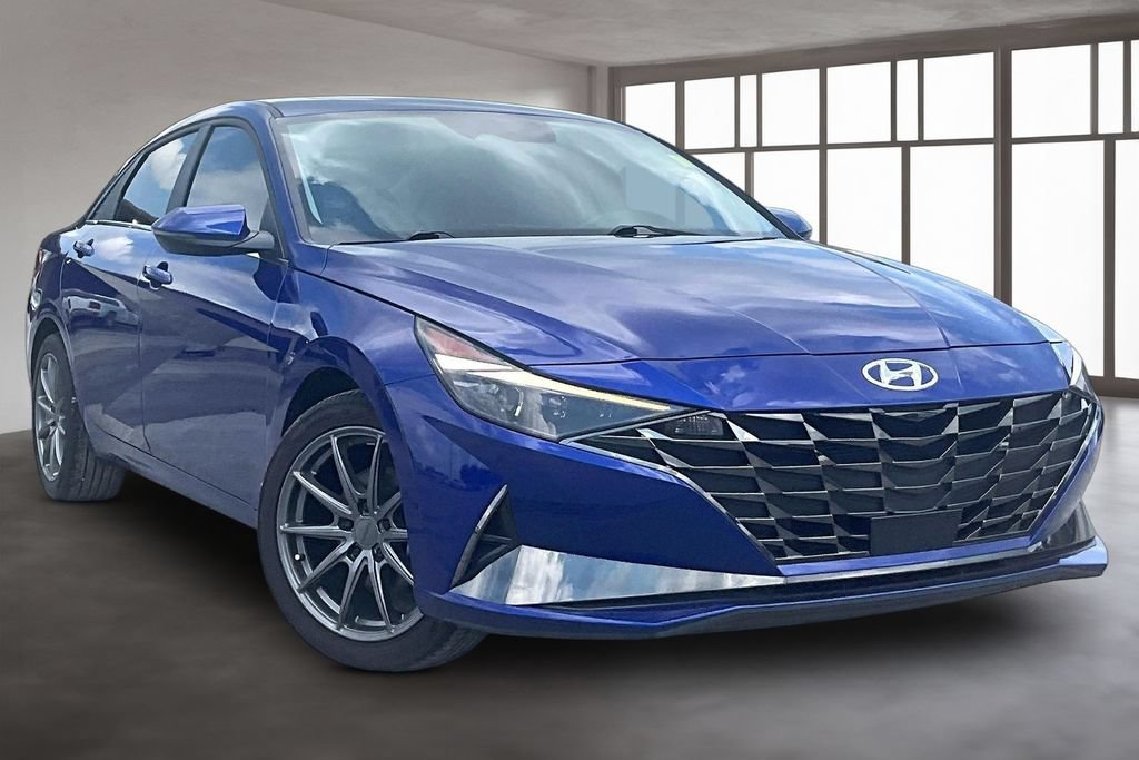 Used 2023 Hyundai Elantra Limited w/ Cargo Package FWD image 3