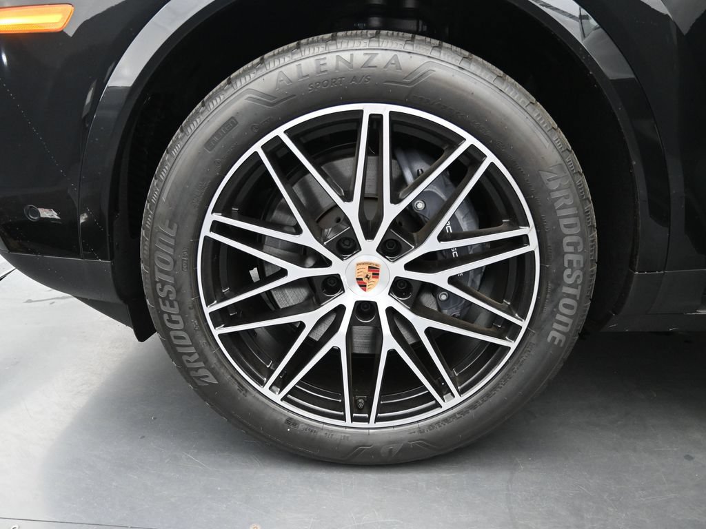 Certified 2026 Porsche Cayenne AWD/4WD image 24