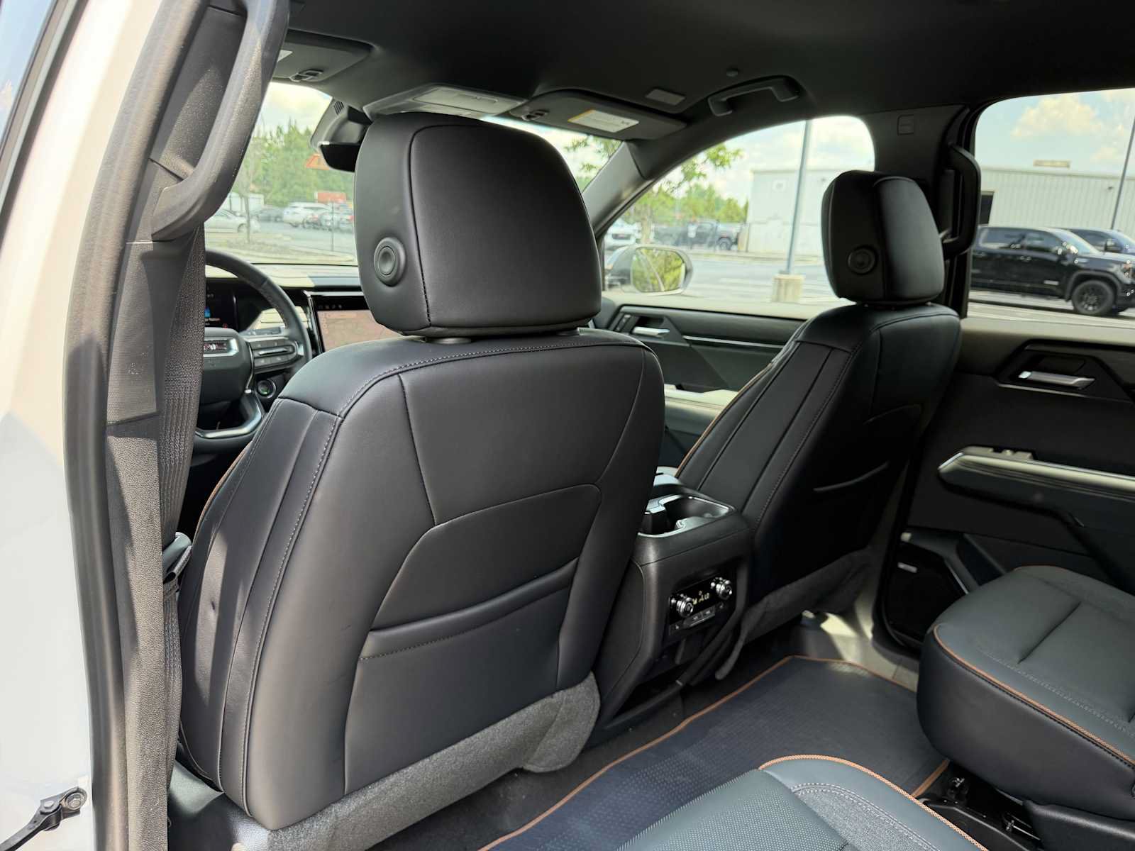New 2026 GMC Acadia AT4 w/ Luxury Package AWD/4WD image 20