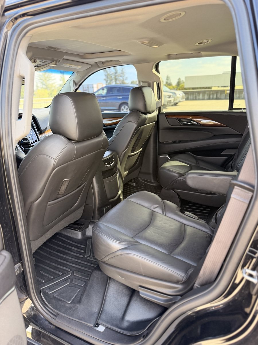 Used 2017 Cadillac Escalade Luxury AWD/4WD image 11