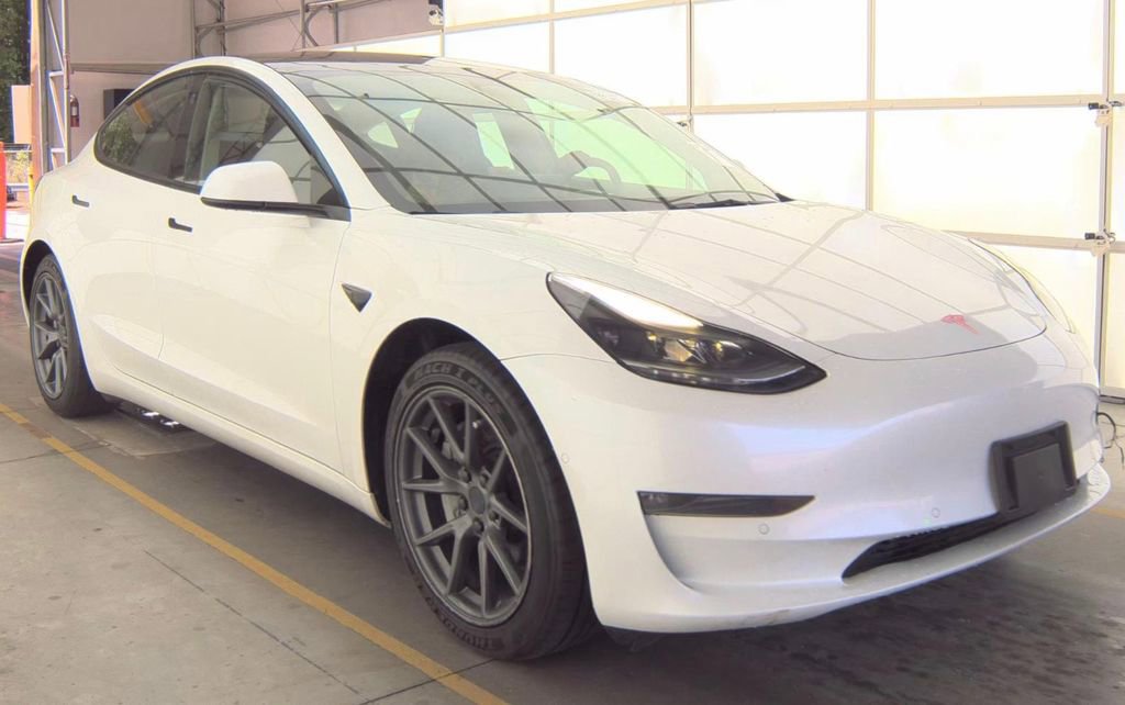 Used 2022 Tesla Model 3 Long Range AWD/4WD image 4