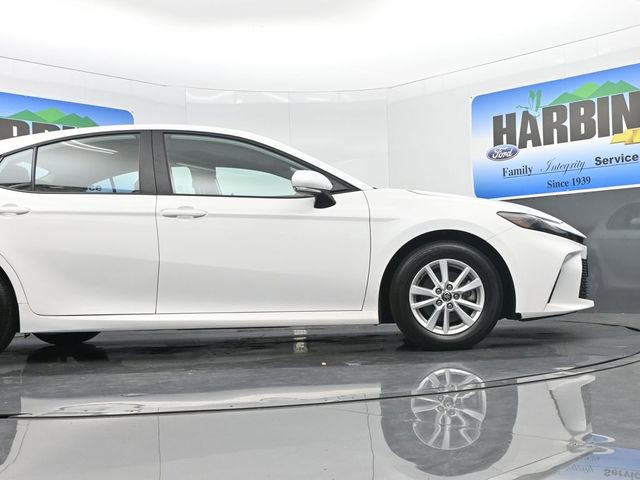 Used 2025 Toyota Camry LE image 21