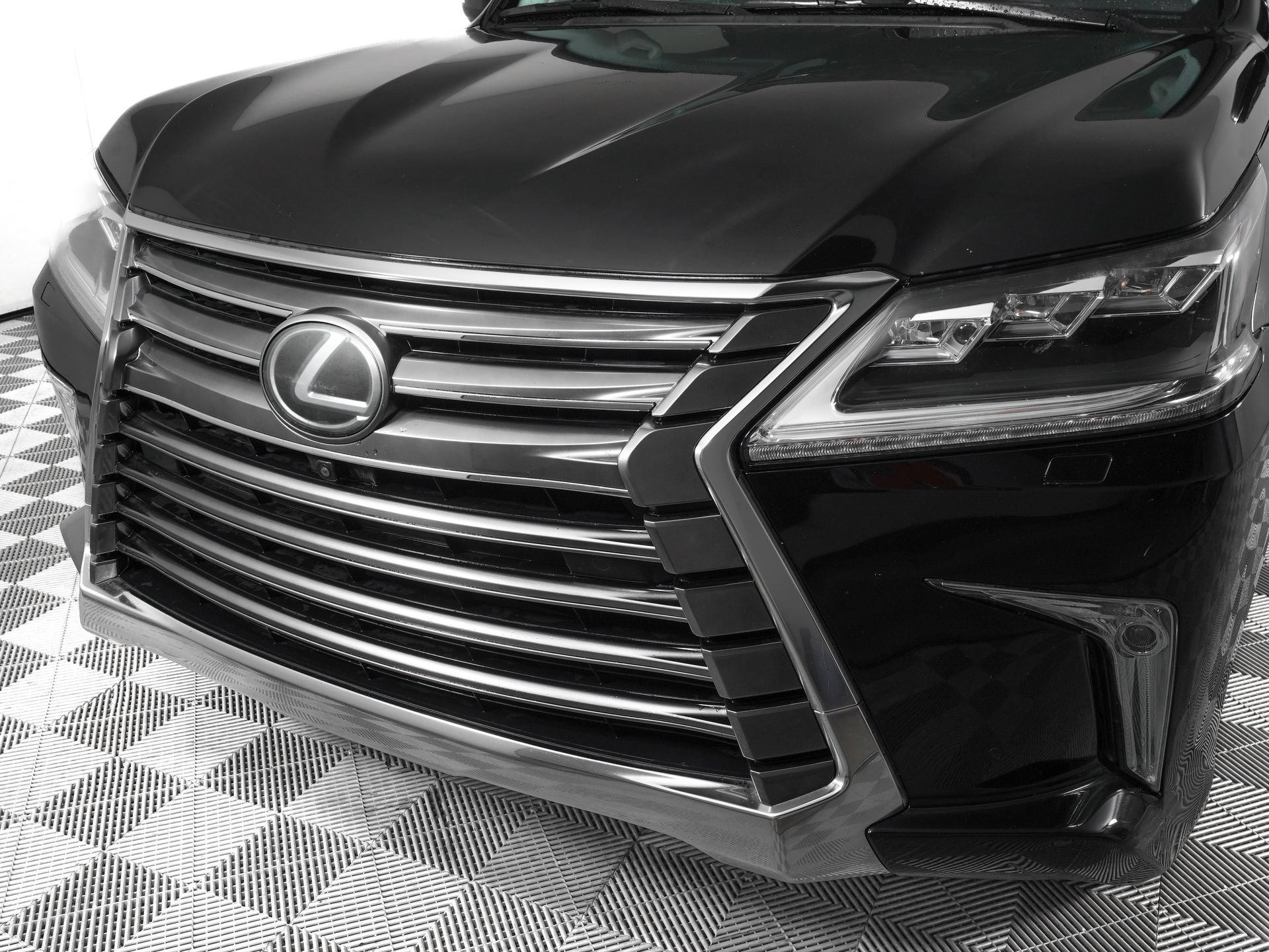 Used 2016 Lexus LX 570 4WD w/ Luxury Package image 31