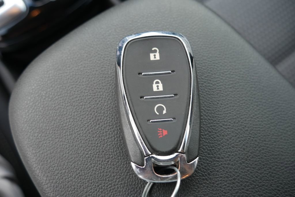 Used 2025 Chevrolet Trax LT FWD image 18