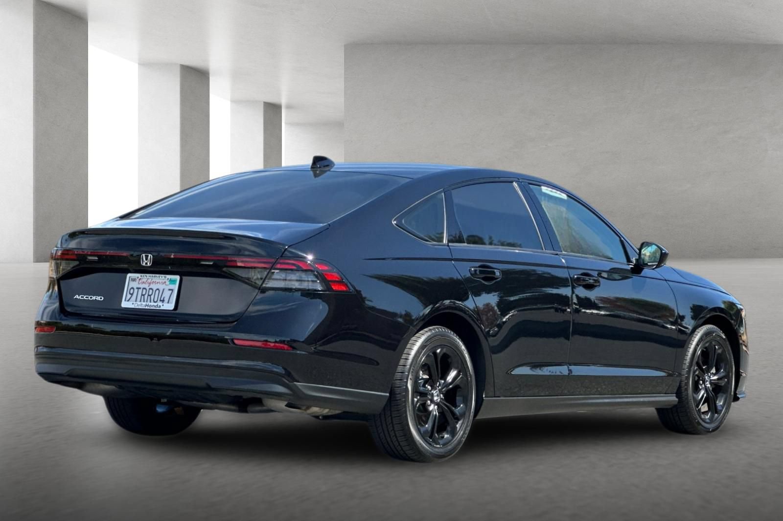 Used 2025 Honda Accord SE image 4