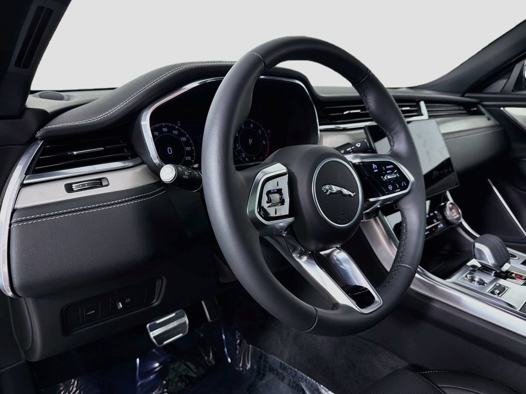 Used 2024 Jaguar XF R-Dynamic SE AWD/4WD image 9