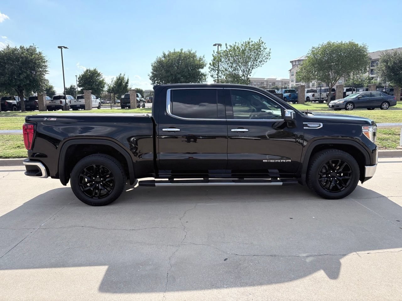 Used 2021 GMC Sierra 1500 SLT AWD/4WD image 3