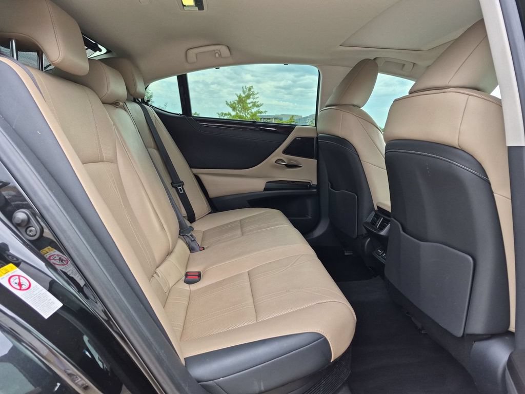Used 2019 Lexus ES 300h Ultra Luxury FWD image 18