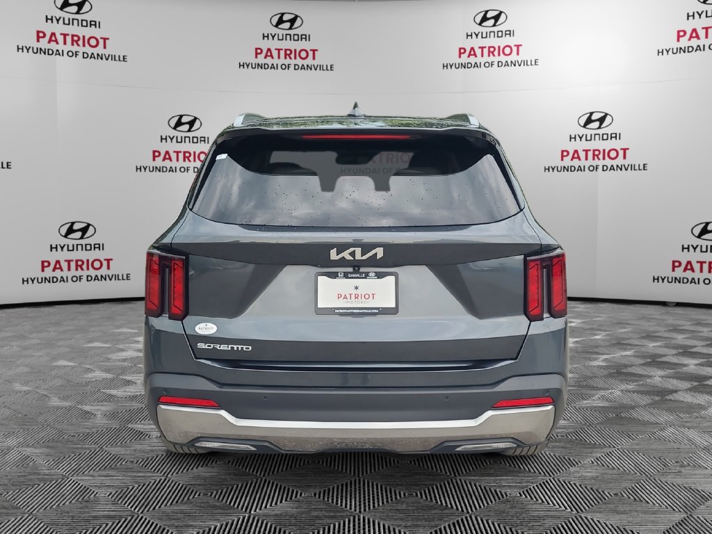 Used 2025 Kia Sorento S FWD image 4