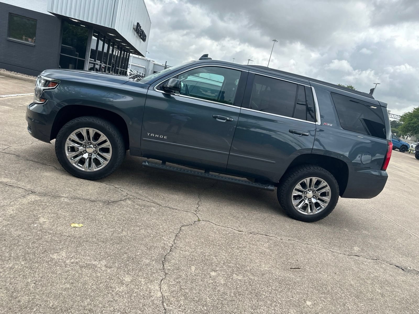 Used 2020 Chevrolet Tahoe LT w/ Luxury Package AWD/4WD image 5