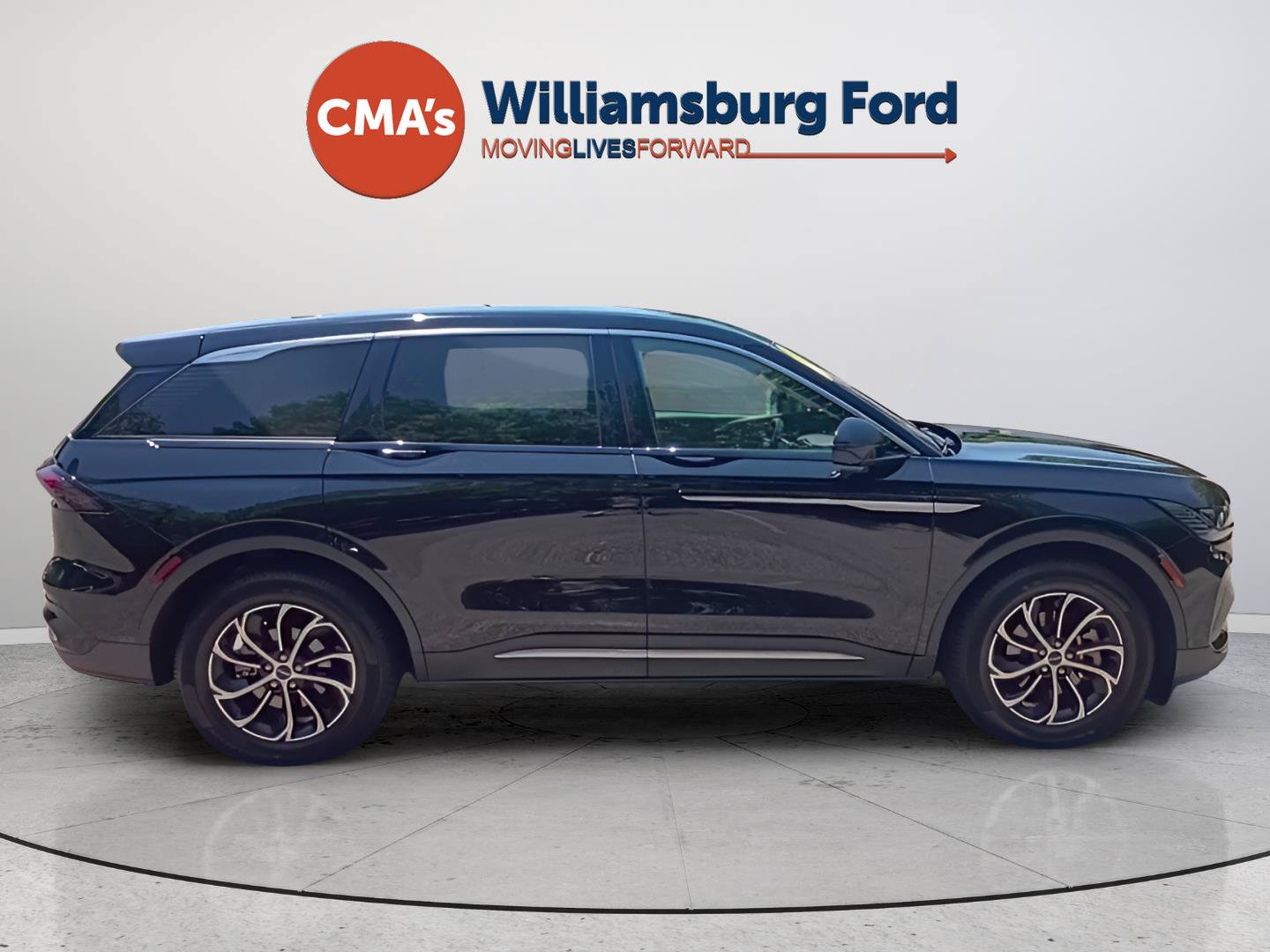 Used 2025 Lincoln Nautilus Premier AWD/4WD image 6