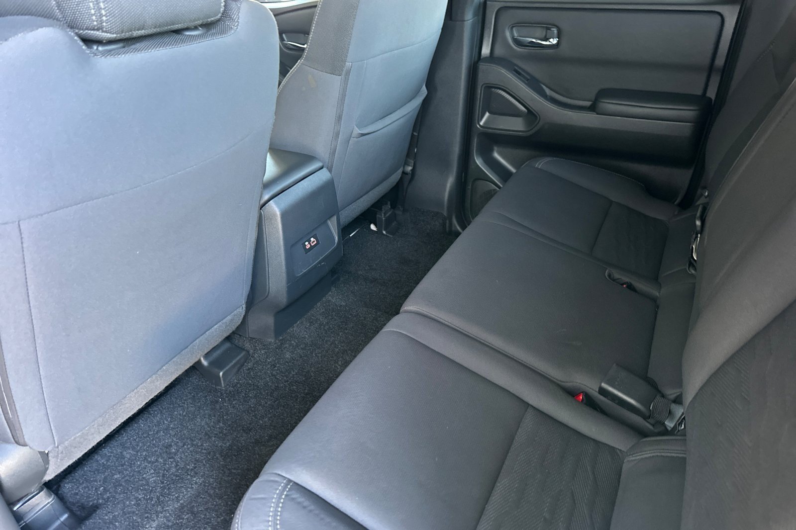 Used 2023 Nissan Frontier SV w/ Midnight Edition Package RWD image 11