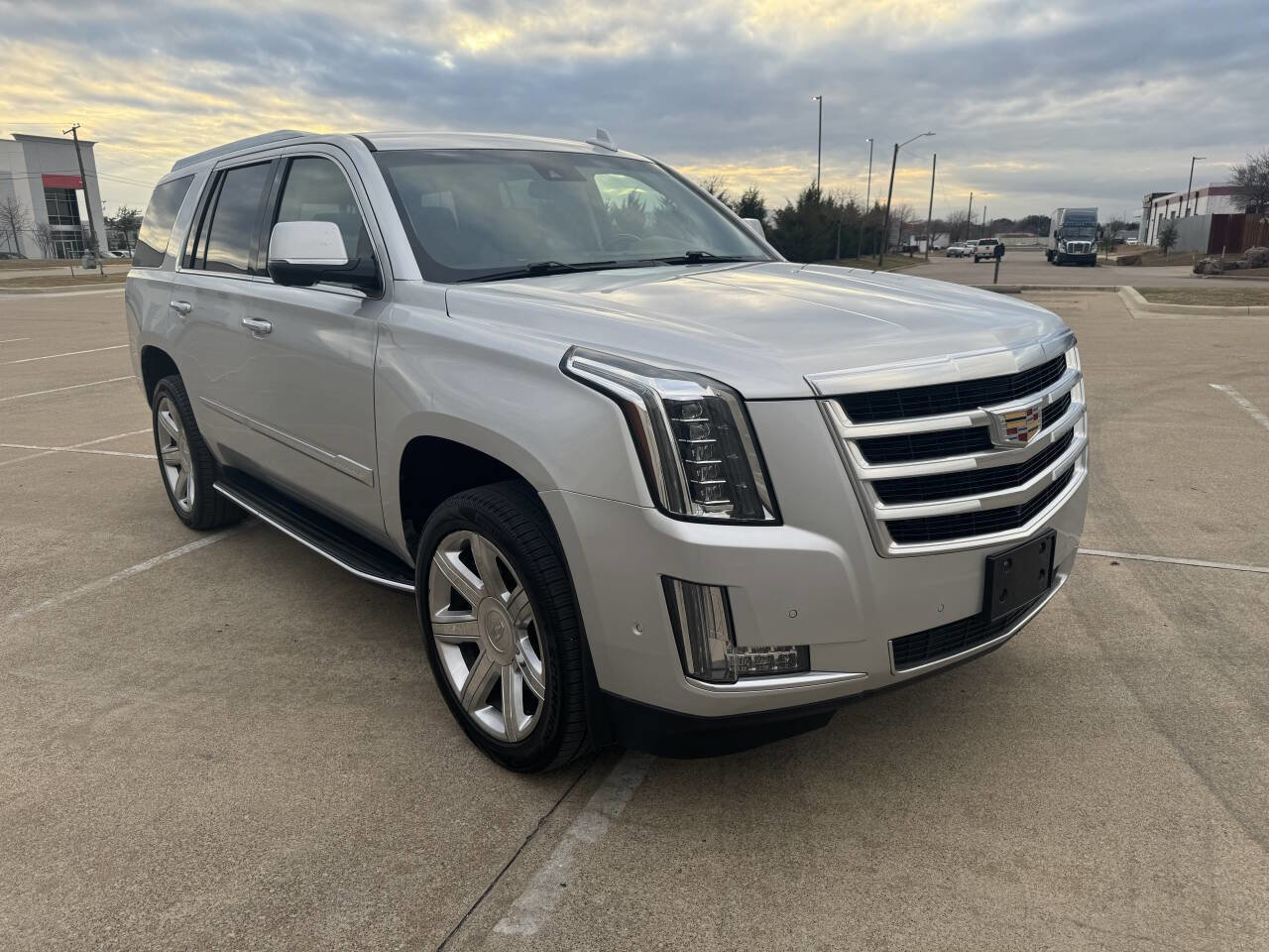 Used 2018 Cadillac Escalade Luxury image 2