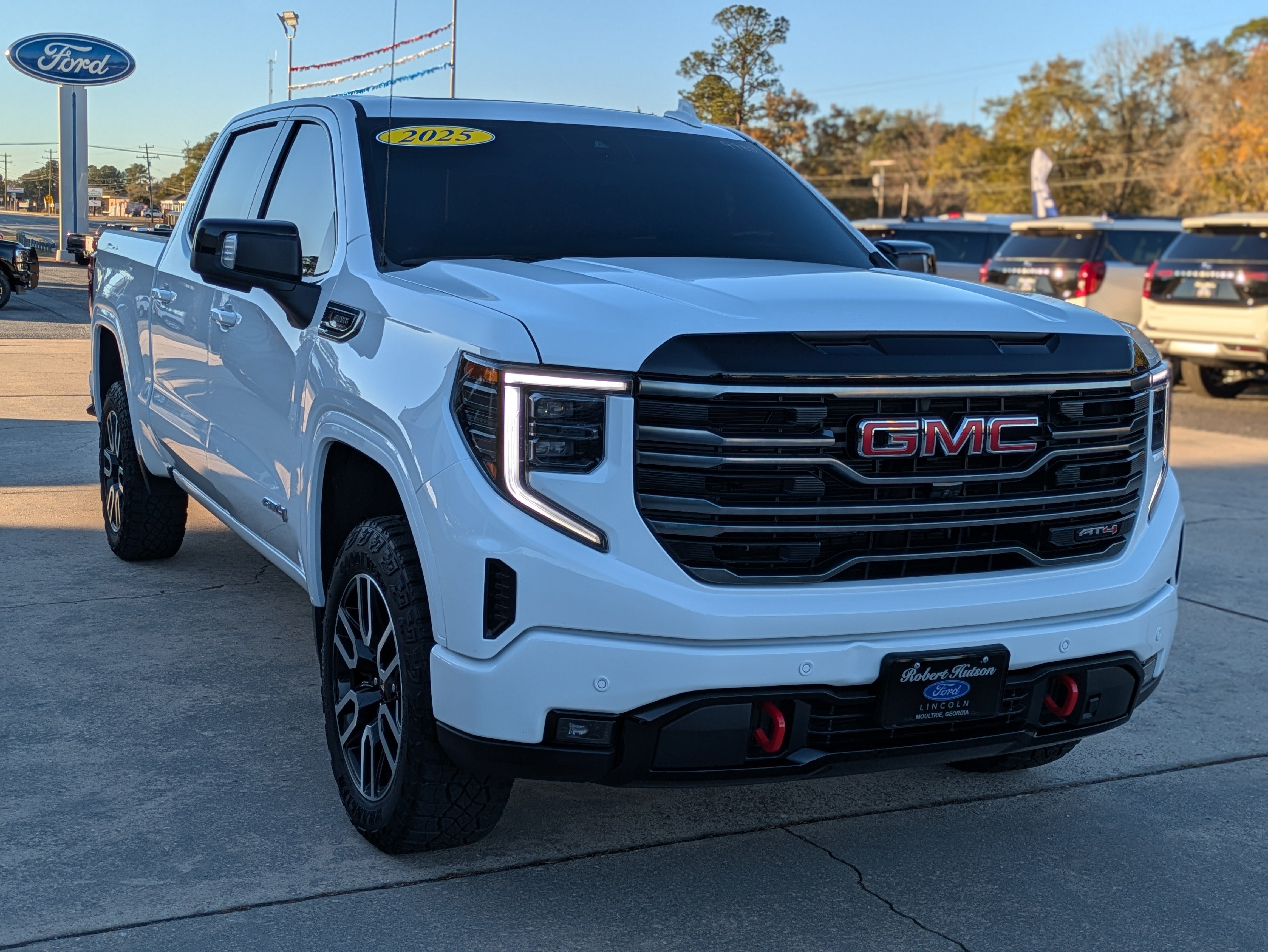 Used 2025 GMC Sierra 1500 AT4 w/ AT4 Premium Package AWD/4WD image 4