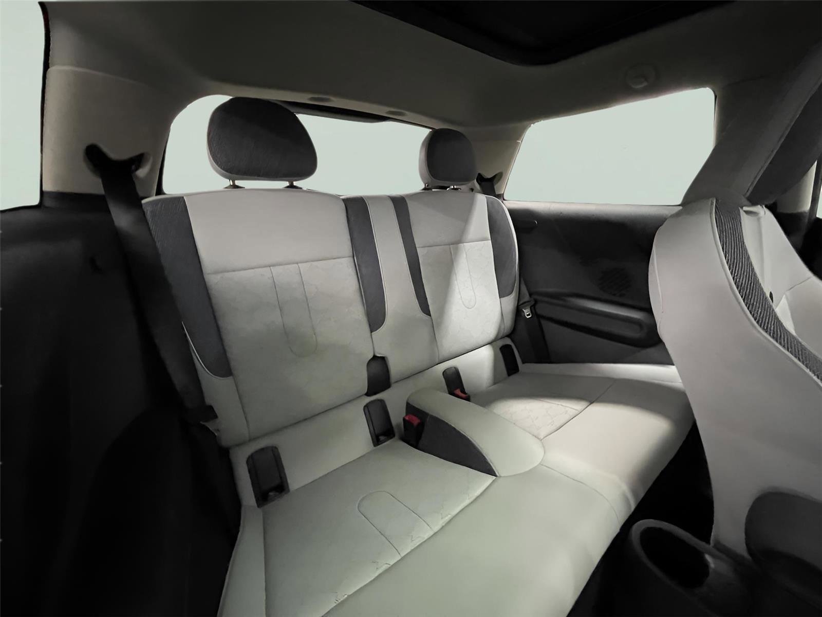 Used 2025 MINI Cooper 2-Door Hardtop image 15