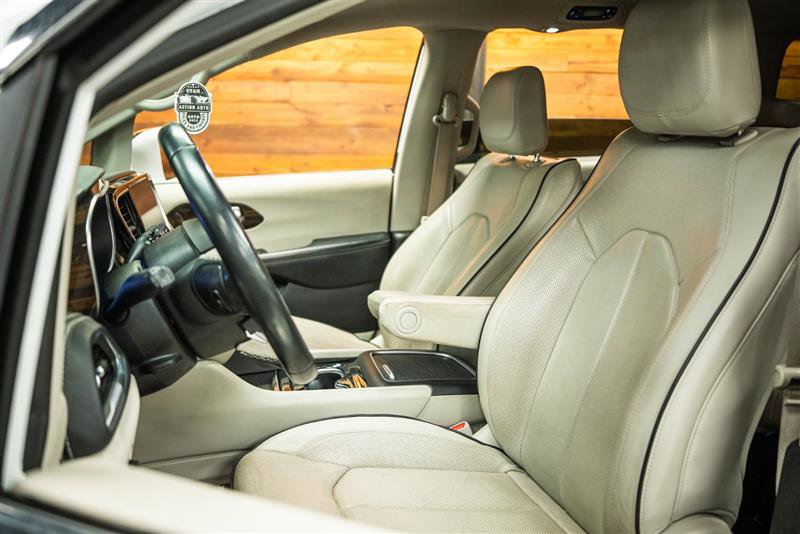 Used 2021 Chrysler Pacifica Limited w/ Premium & Safety Sphere Group image 9