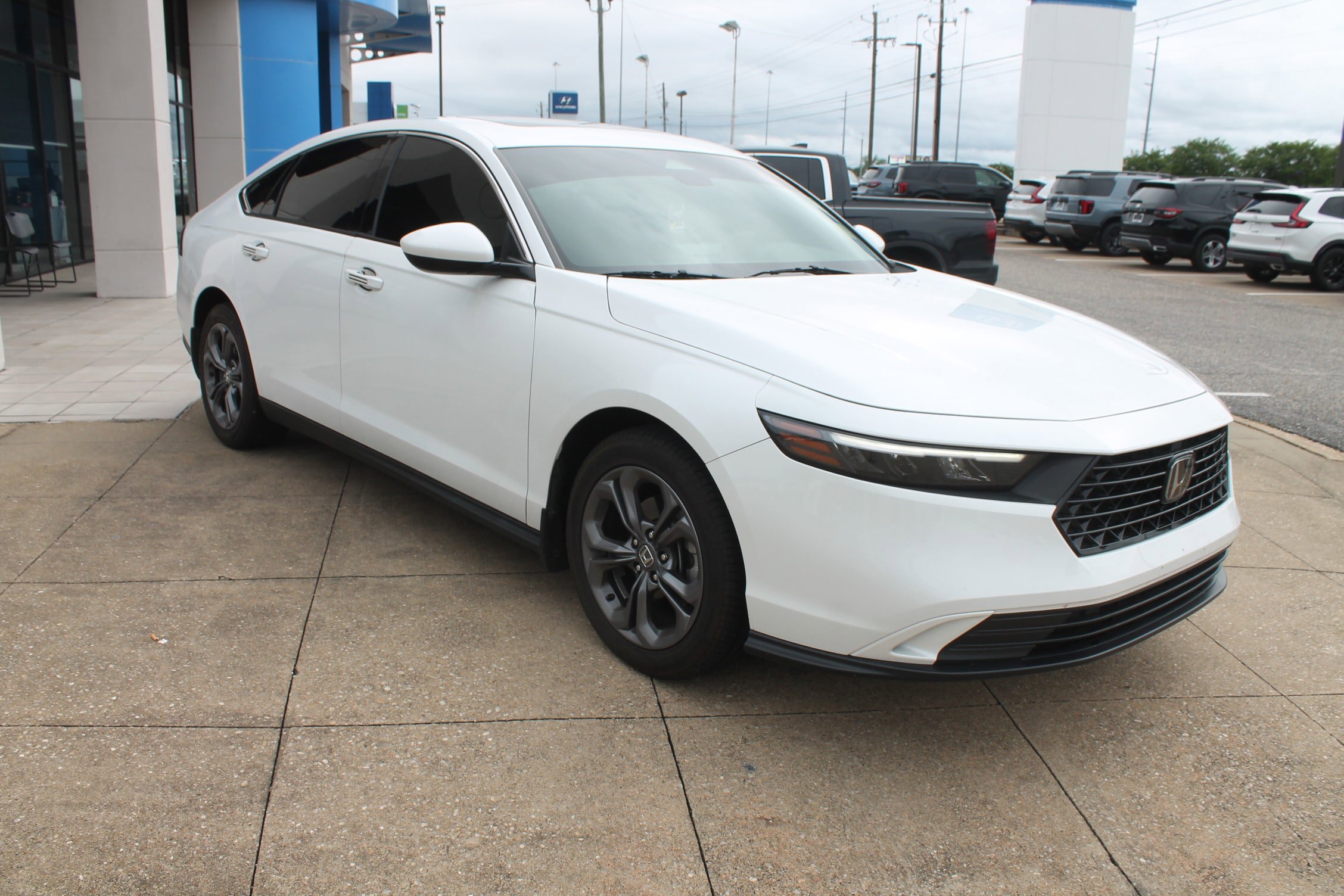Used 2023 Honda Accord EX image 1