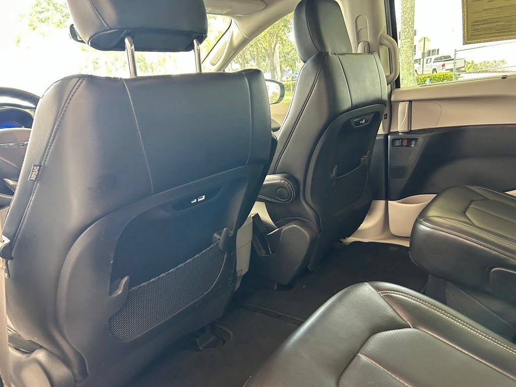 Used 2024 Chrysler Pacifica Touring-L FWD image 34