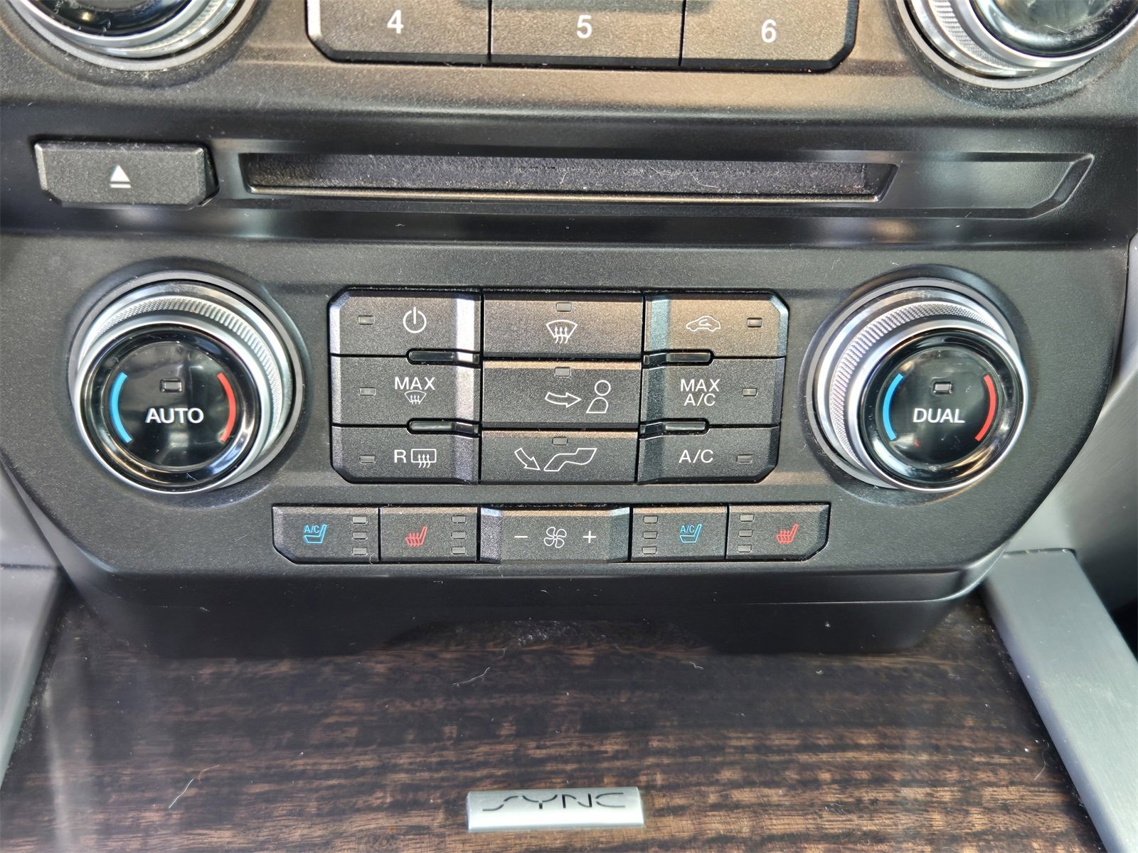 Used 2016 Ford F150 Platinum w/ Equipment Group 701A Luxury image 17