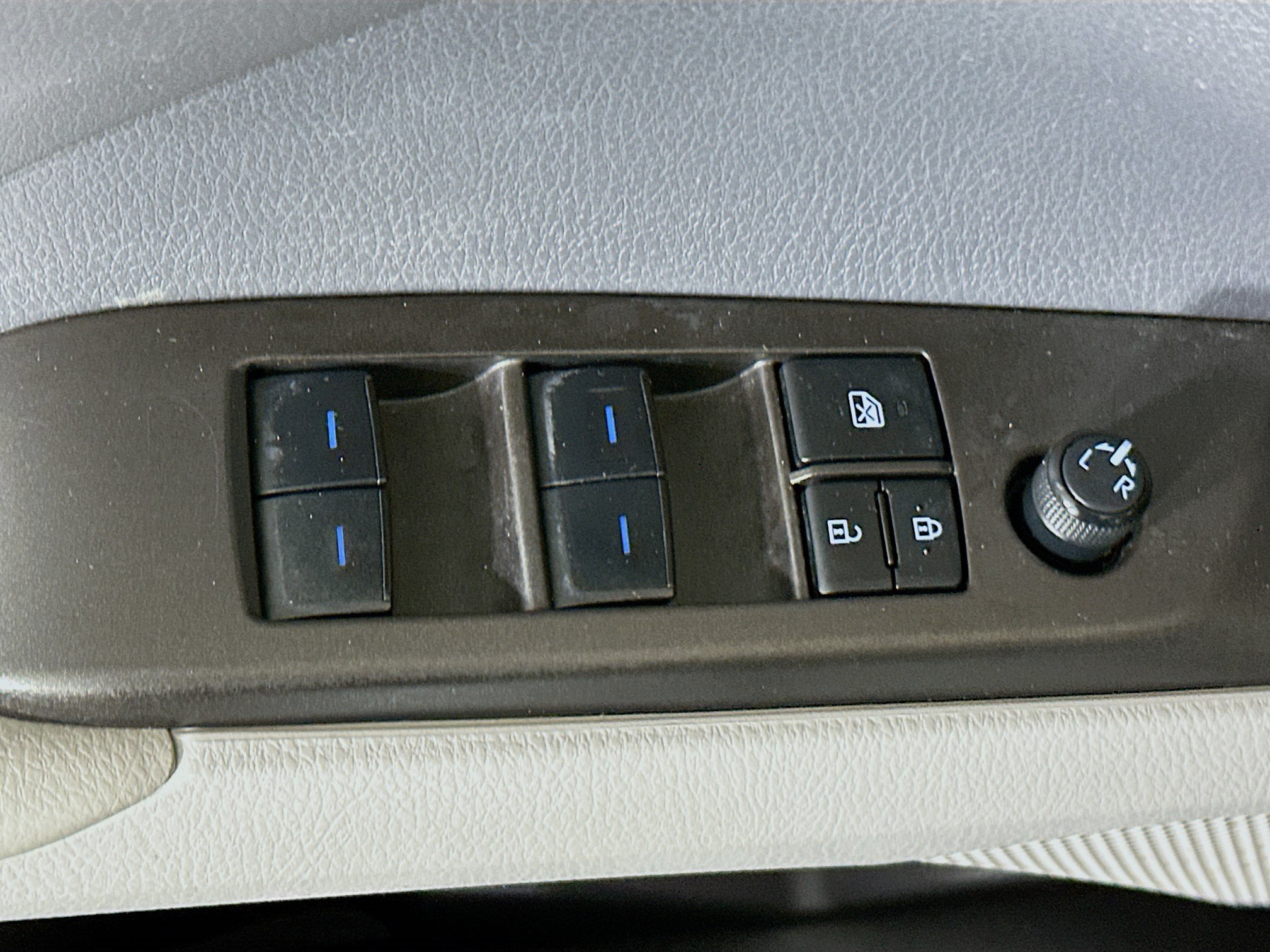 Used 2023 Toyota Camry SE FWD image 14