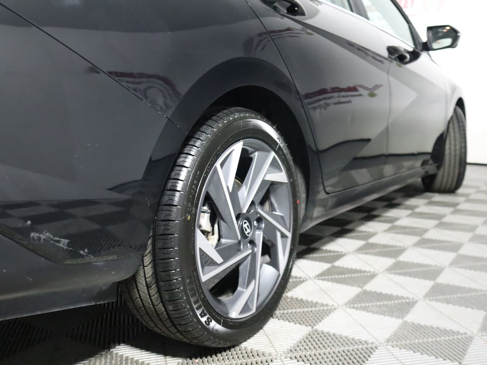 Used 2024 Hyundai Elantra Limited image 22