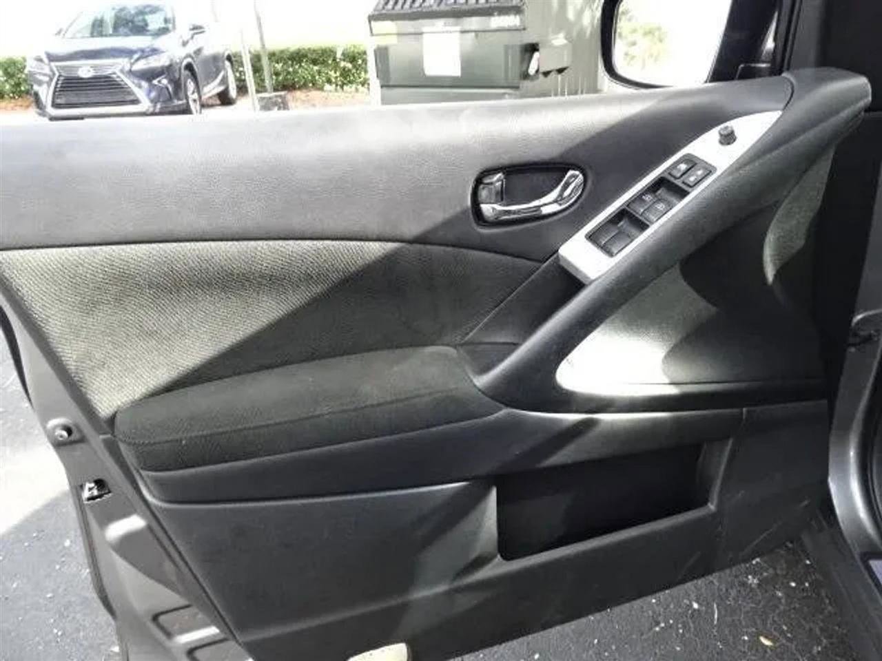 Used 2014 Nissan Murano S image 32