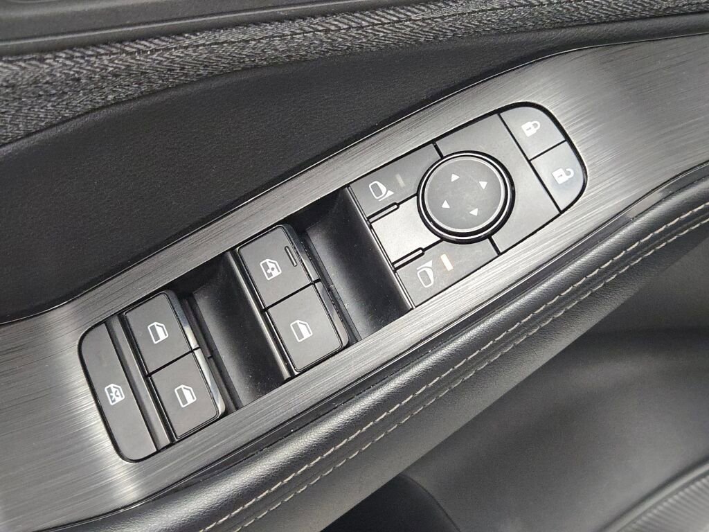 Used 2023 Nissan Rogue SV image 23