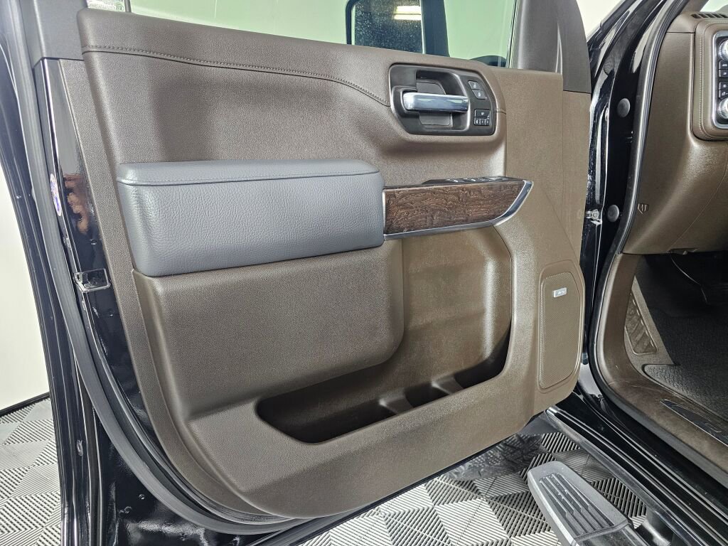 Used 2022 GMC Sierra 3500 Denali w/ Denali Ultimate Package AWD/4WD image 19