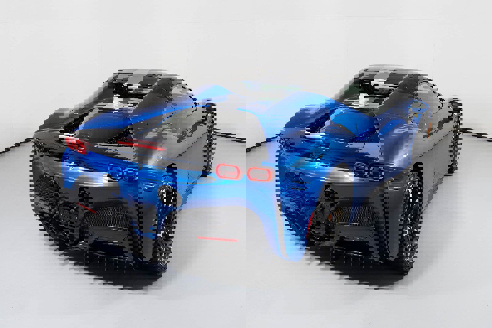 Used 2022 Ferrari SF90 Spider image 15