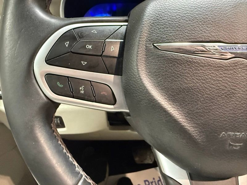 Used 2018 Chrysler Pacifica Touring-L image 22