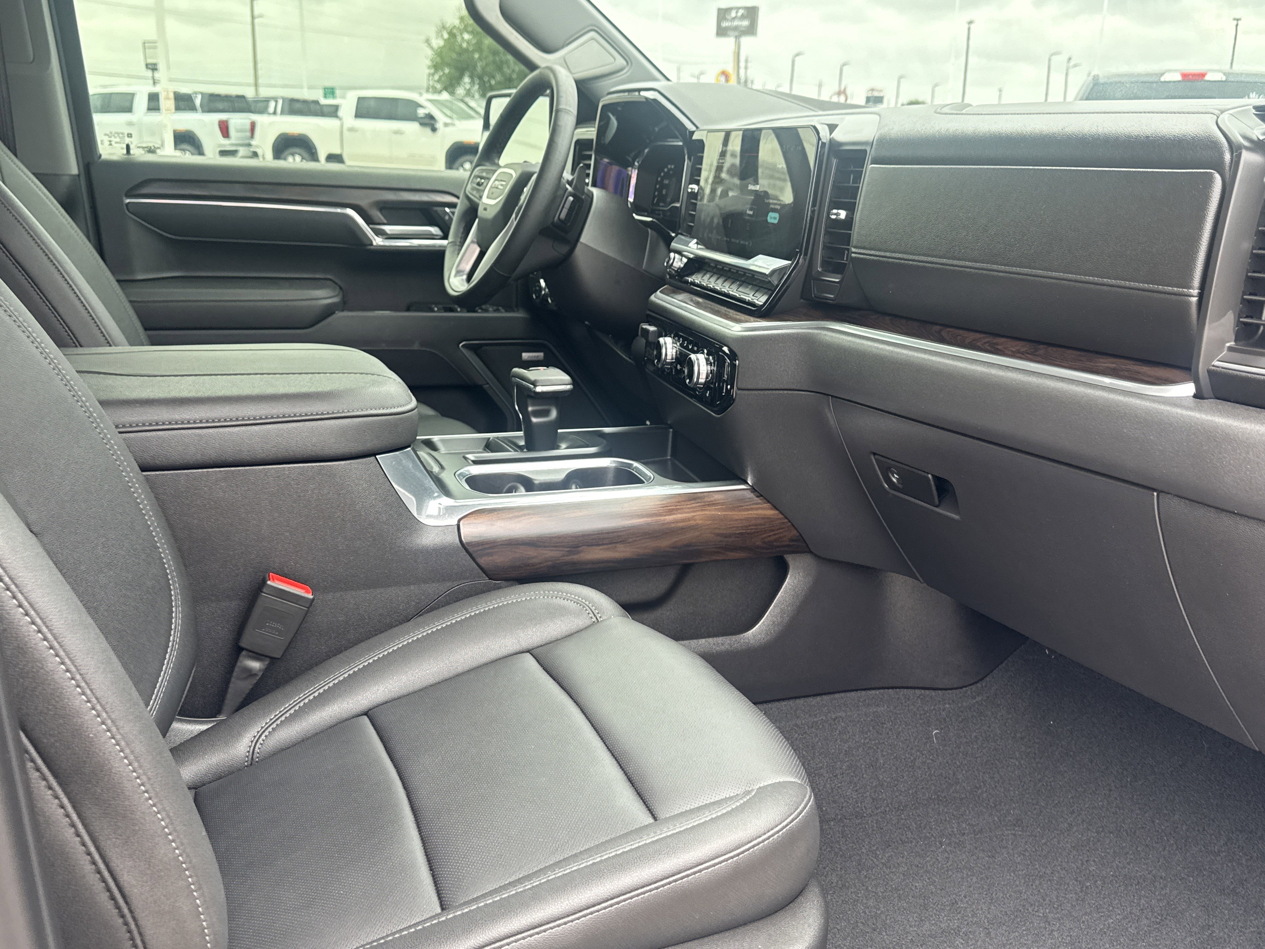 Used 2025 GMC Sierra 1500 SLT image 15