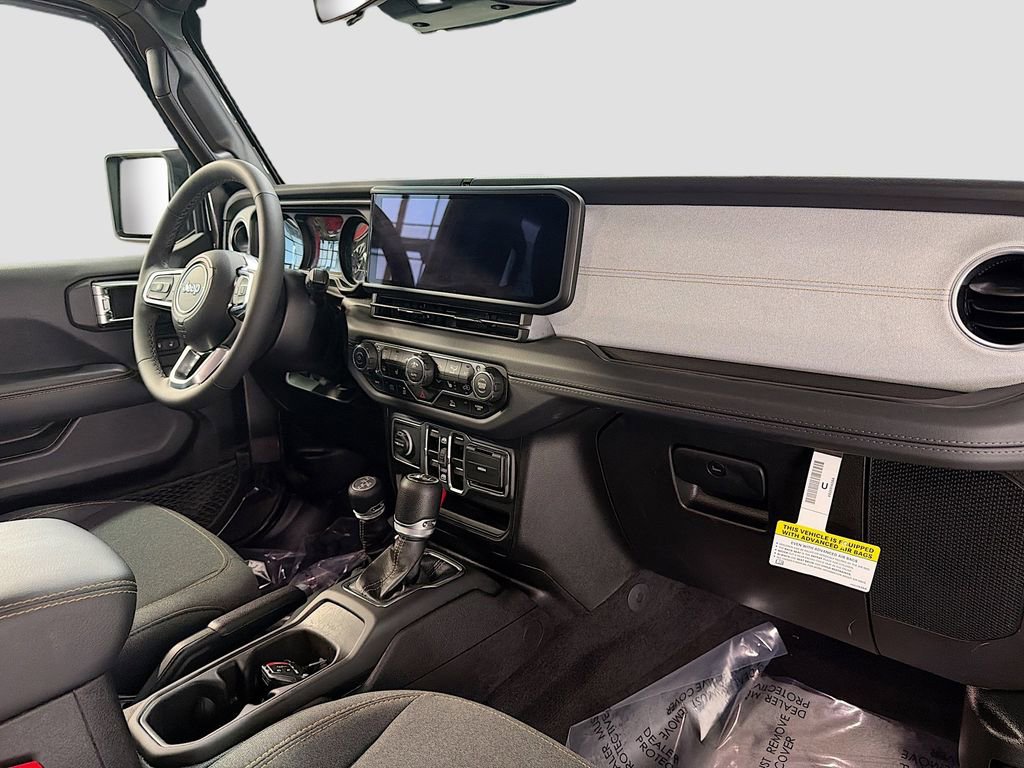 Used 2025 Jeep Wrangler Unlimited Sahara AWD/4WD image 27