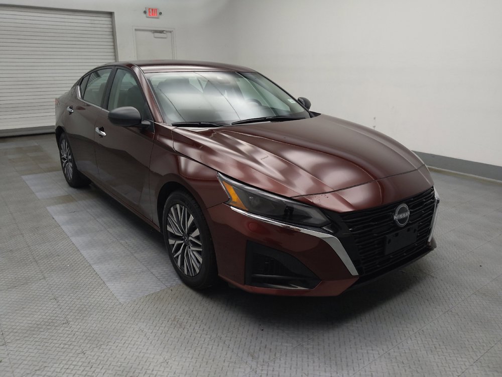 Used 2025 Nissan Altima 2.5 SV FWD image 13