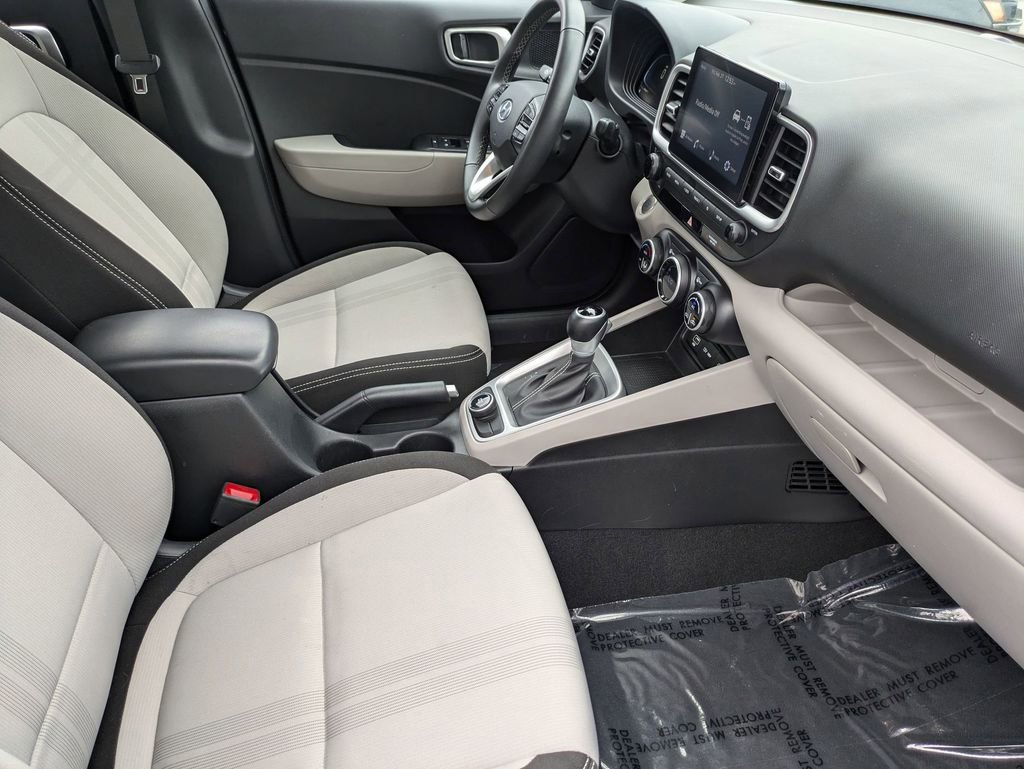 Used 2025 Hyundai Venue SEL image 30