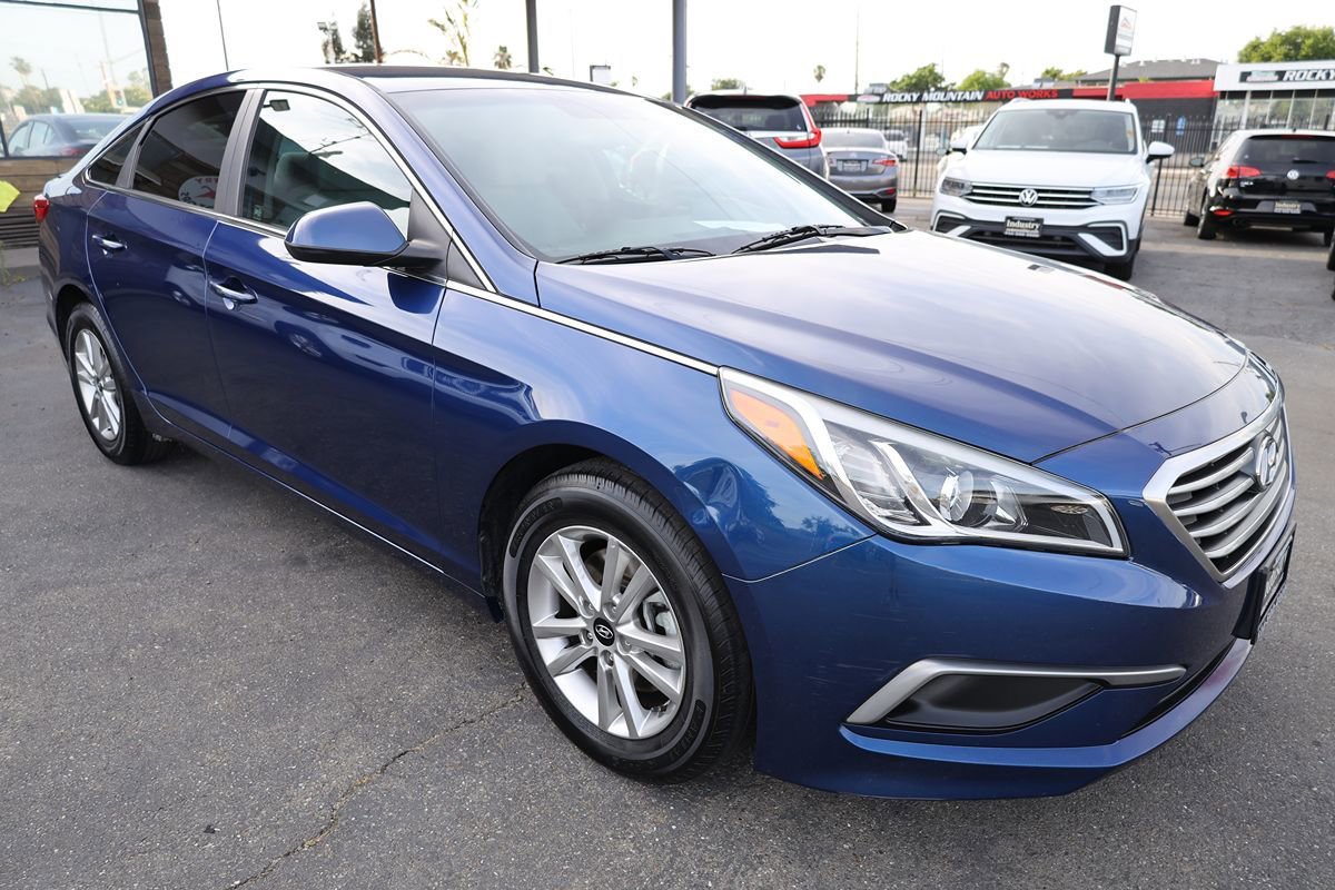 Used 2017 Hyundai Sonata SE w/ Cargo Package FWD image 32